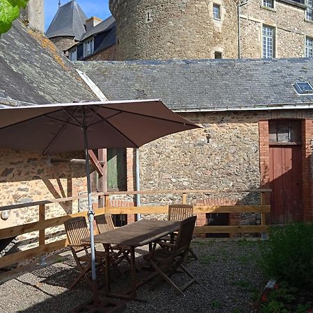Charming Detached 2 Bedroom Ancient House In Medieval Quarter Of A Small Town In The Pays De La Loire, France Sillé-le-Guillaume Buitenkant foto
