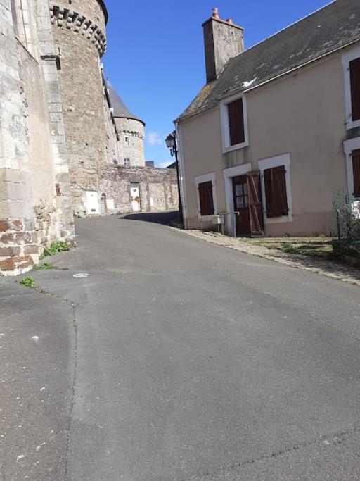 Charming Detached 2 Bedroom Ancient House In Medieval Quarter Of A Small Town In The Pays De La Loire, France Sillé-le-Guillaume Buitenkant foto