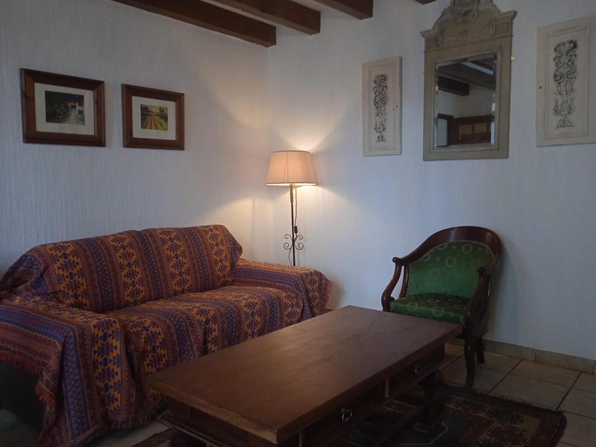 Charming Detached 2 Bedroom Ancient House In Medieval Quarter Of A Small Town In The Pays De La Loire, France Sillé-le-Guillaume Buitenkant foto