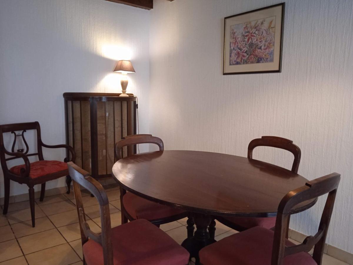 Charming Detached 2 Bedroom Ancient House In Medieval Quarter Of A Small Town In The Pays De La Loire, France Sillé-le-Guillaume Buitenkant foto