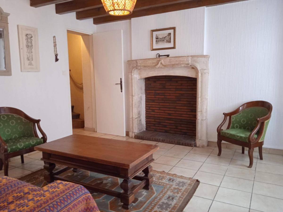 Charming Detached 2 Bedroom Ancient House In Medieval Quarter Of A Small Town In The Pays De La Loire, France Sillé-le-Guillaume Buitenkant foto